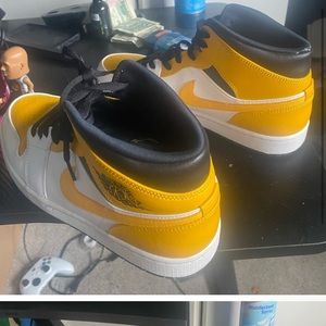 University gold jordan 1 yellow jordan 1s